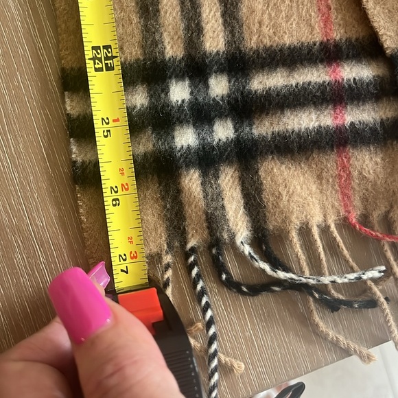 Authentic Burberry 💯Cashmere Scarf 🧣 - Picture 7 of 9